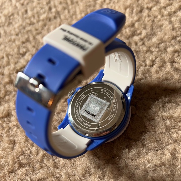 Pantone Ice Watch: 18-3949 Dazzling Blue - Picture 3 of 10